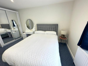 Newly Renovated Bedrooms Near Train and Bus Station